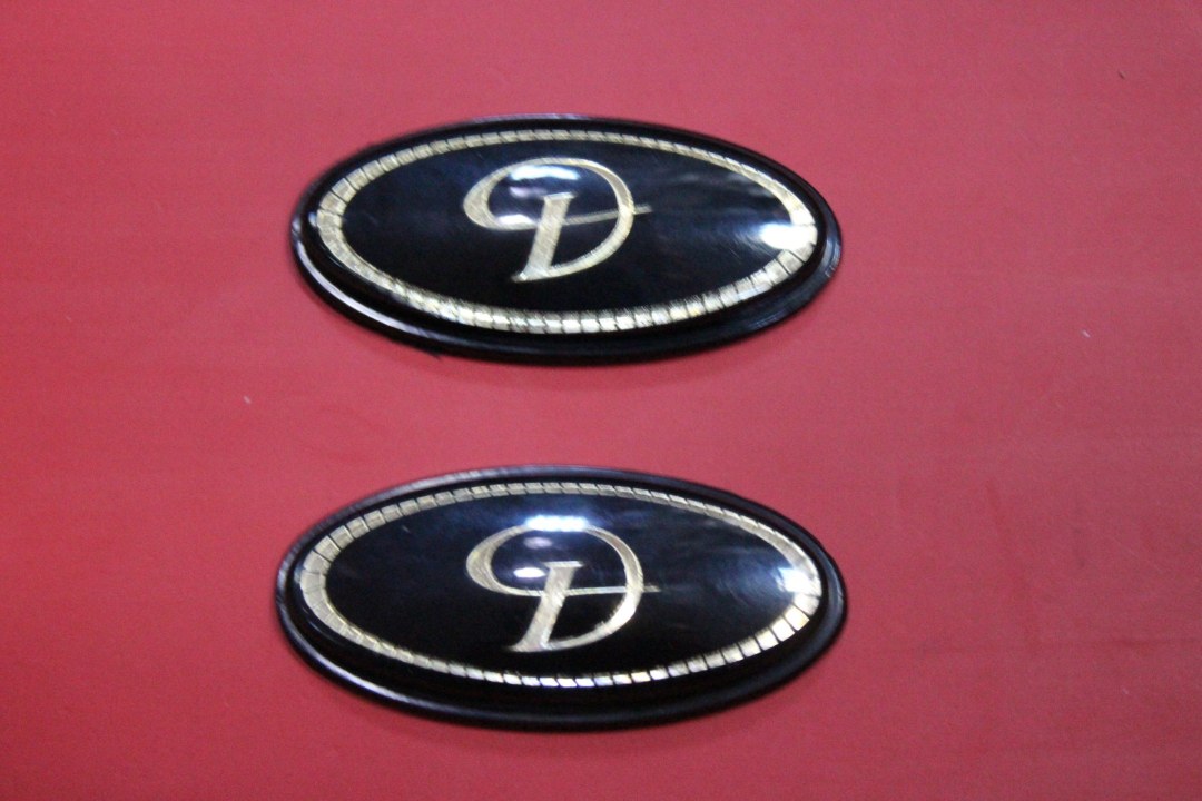 Siyah Ovel Daimler Yanlık Arma Takımı Yerli