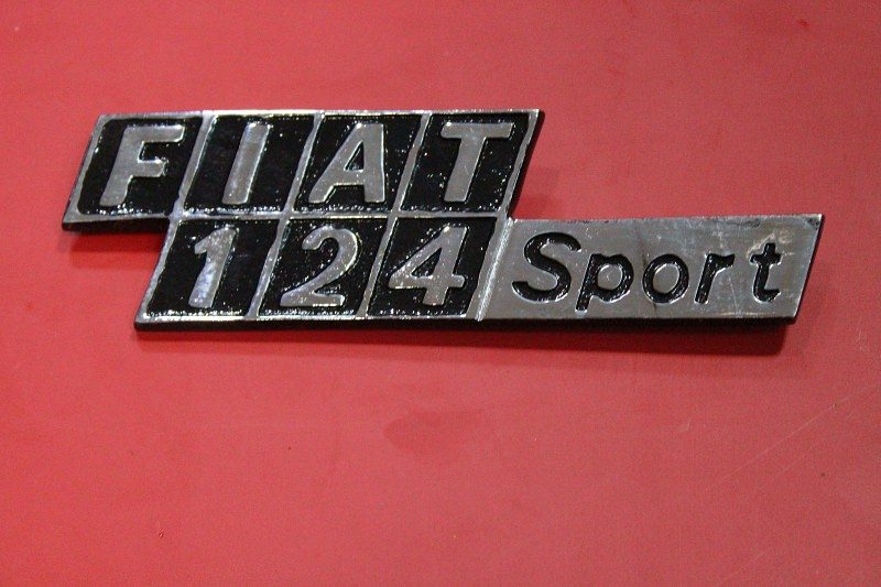Fiat 124 Sport Nikelaj Metal Yazı