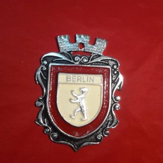Berlin Arma Beyaz Kırmızı Metal
