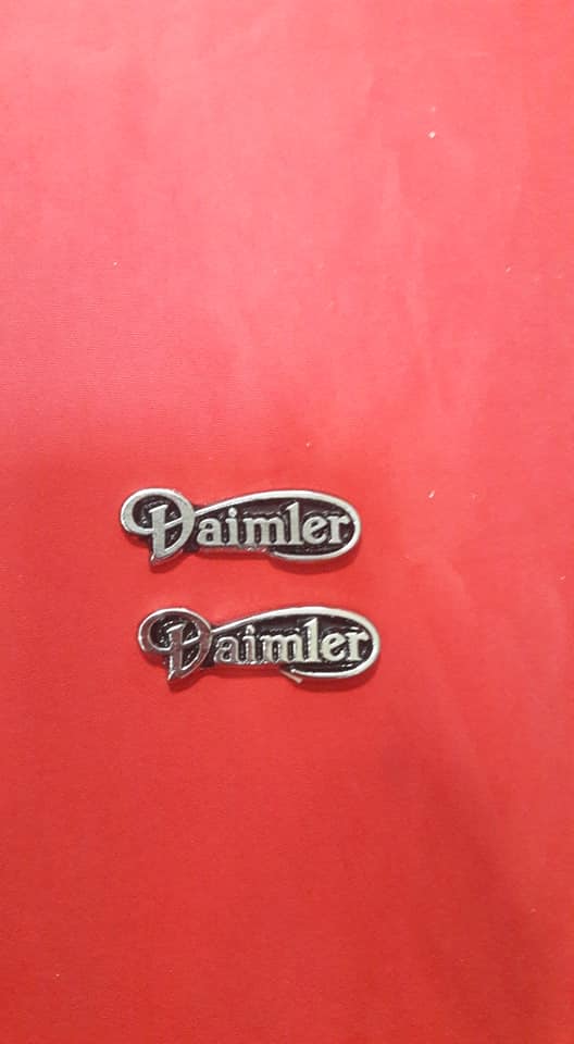 Daimler Yazı Fındık Rozet Minik Arma