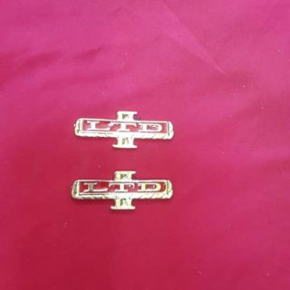 Ltd Yatay  Fındık Rozet Minik Arma Kırmızı Gold