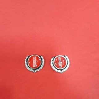 Nikelaj Kırmızı Lincoln Fındık Rozet Minik Arma